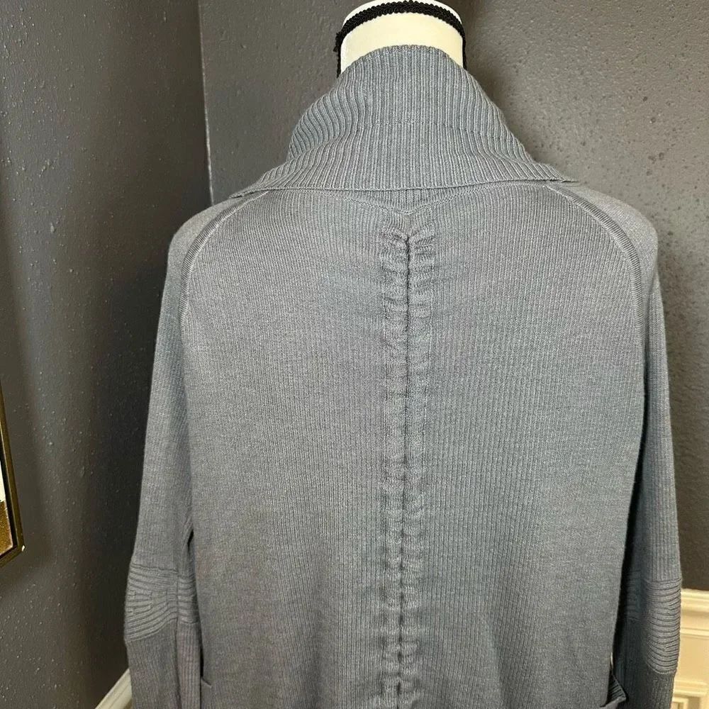 Lululemon Transformation Wrap - Picture 12 of 14